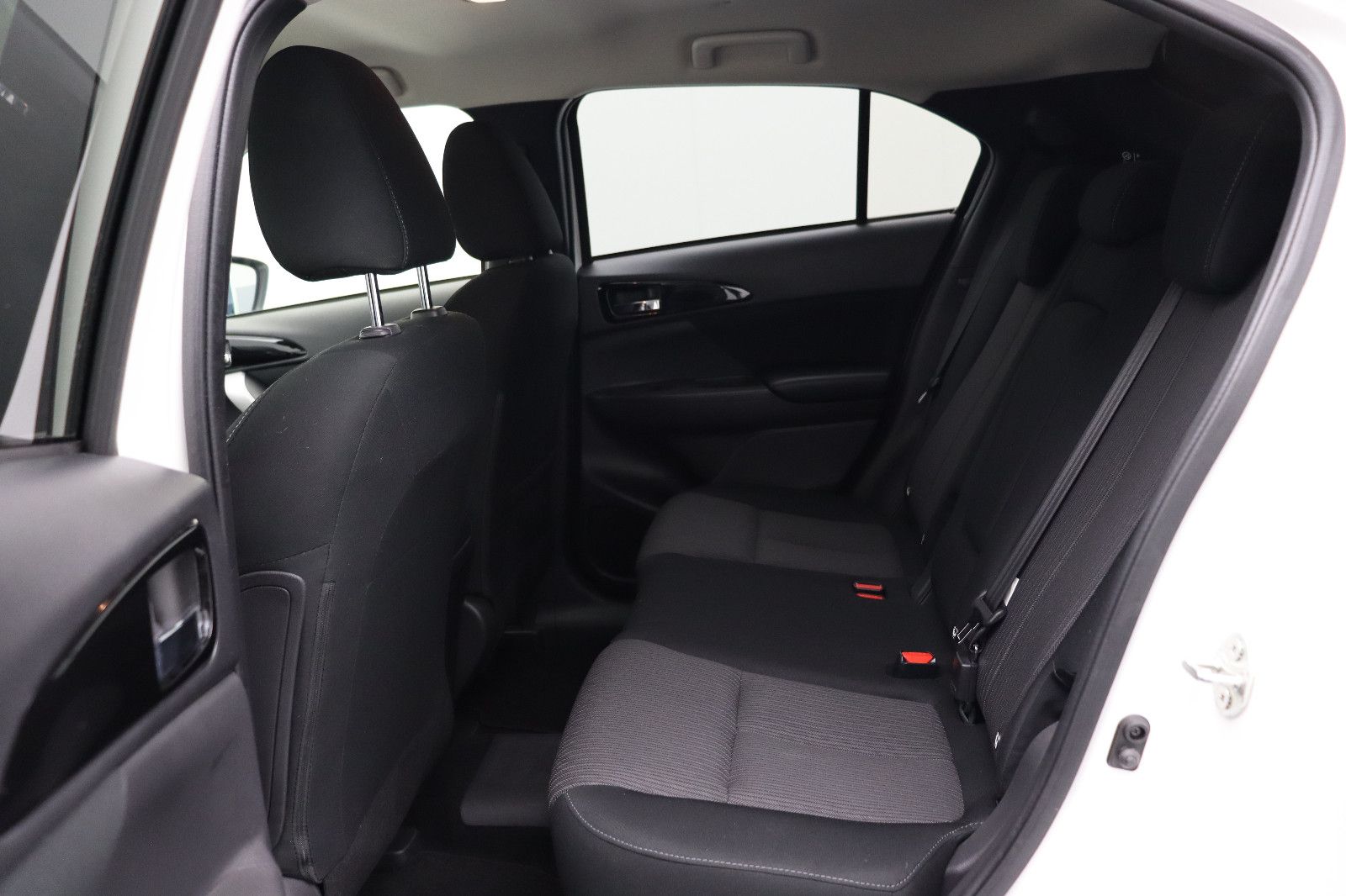 Fahrzeugabbildung Mitsubishi Eclipse Cross 2.4 Basis Hybrid 4WD