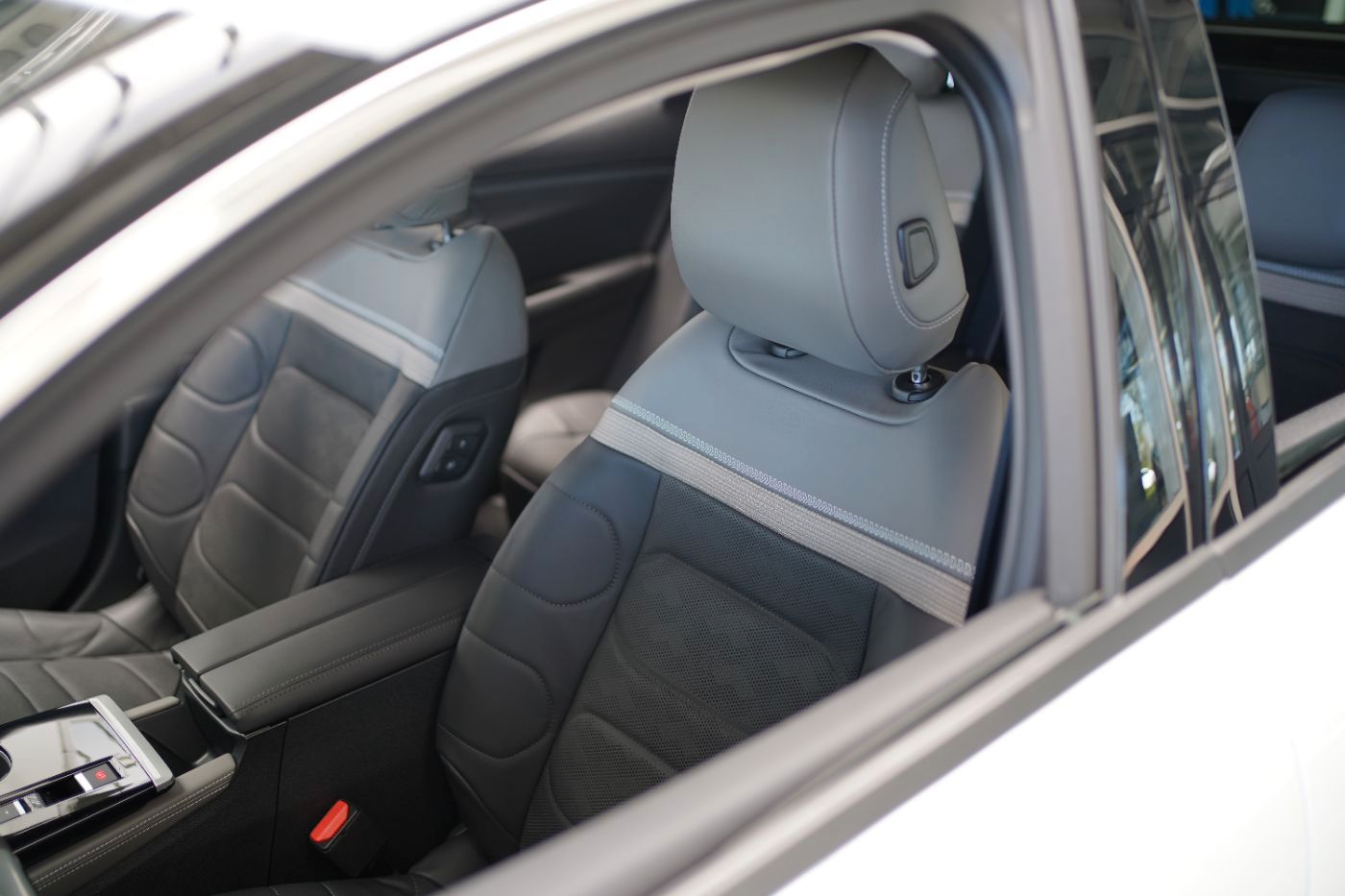 Fahrzeugabbildung Citroën C5 X Hybrid 145 DCS6 Plus Automatik Winter Paket