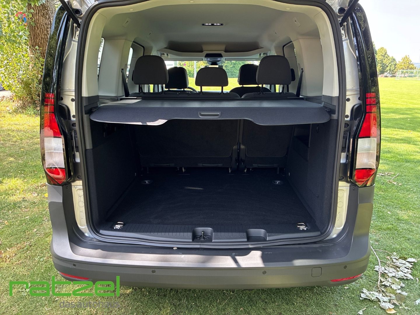 Fahrzeugabbildung Volkswagen Caddy 2.0 TDI KR 5-Sitze+AHK+KLIMA+RFK+PDC+ACC