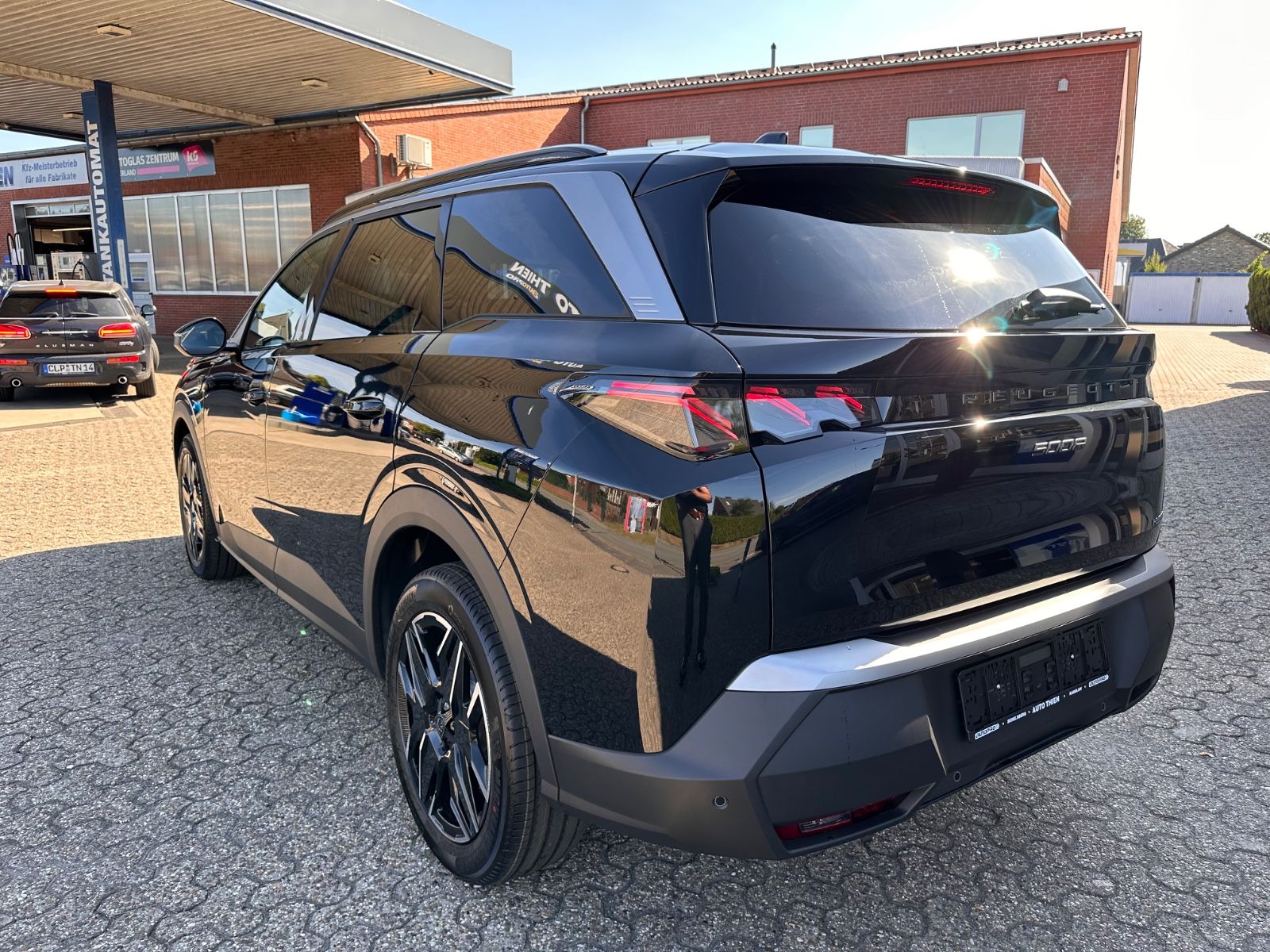 Fahrzeugabbildung Peugeot 5008 GT Hybrid 145 Autom 7-Sitz/ACC/Navi/APP/LED