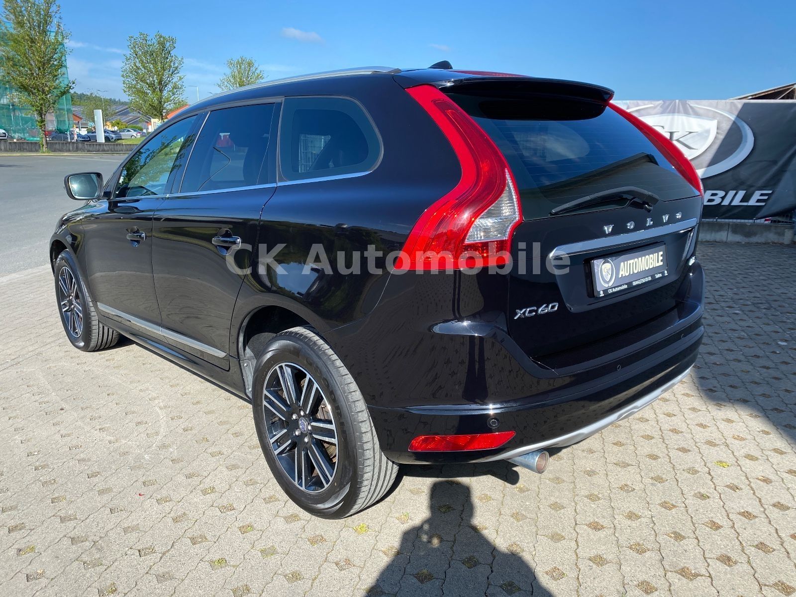 Fahrzeugabbildung Volvo XC60 D3 Summum 2WD/Navi/Leder/Bi-Xenon/PDC/AHK