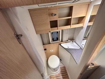 Sunlight Adventure Cliff 601 RT Stockbetten+Aufstelldach