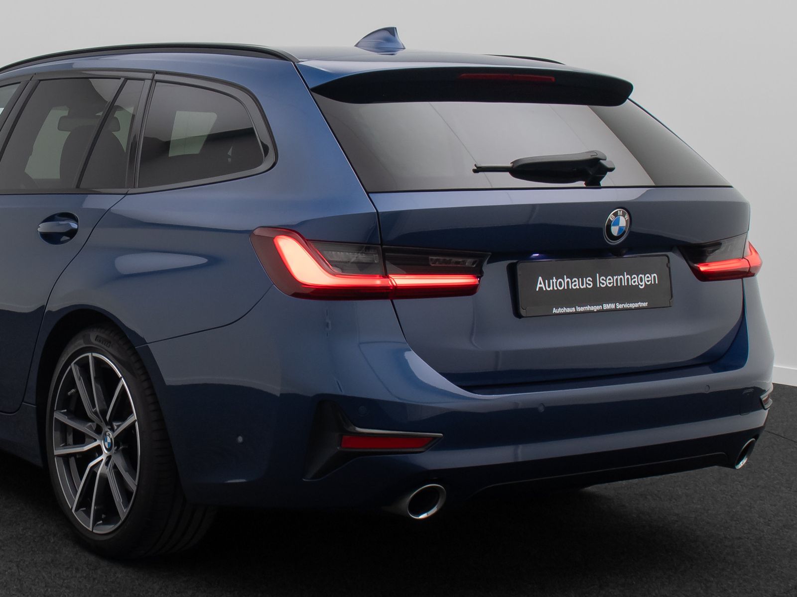 Fahrzeugabbildung BMW 320d SportLine Alarm DAB HiFi Komfort Kamera 18"