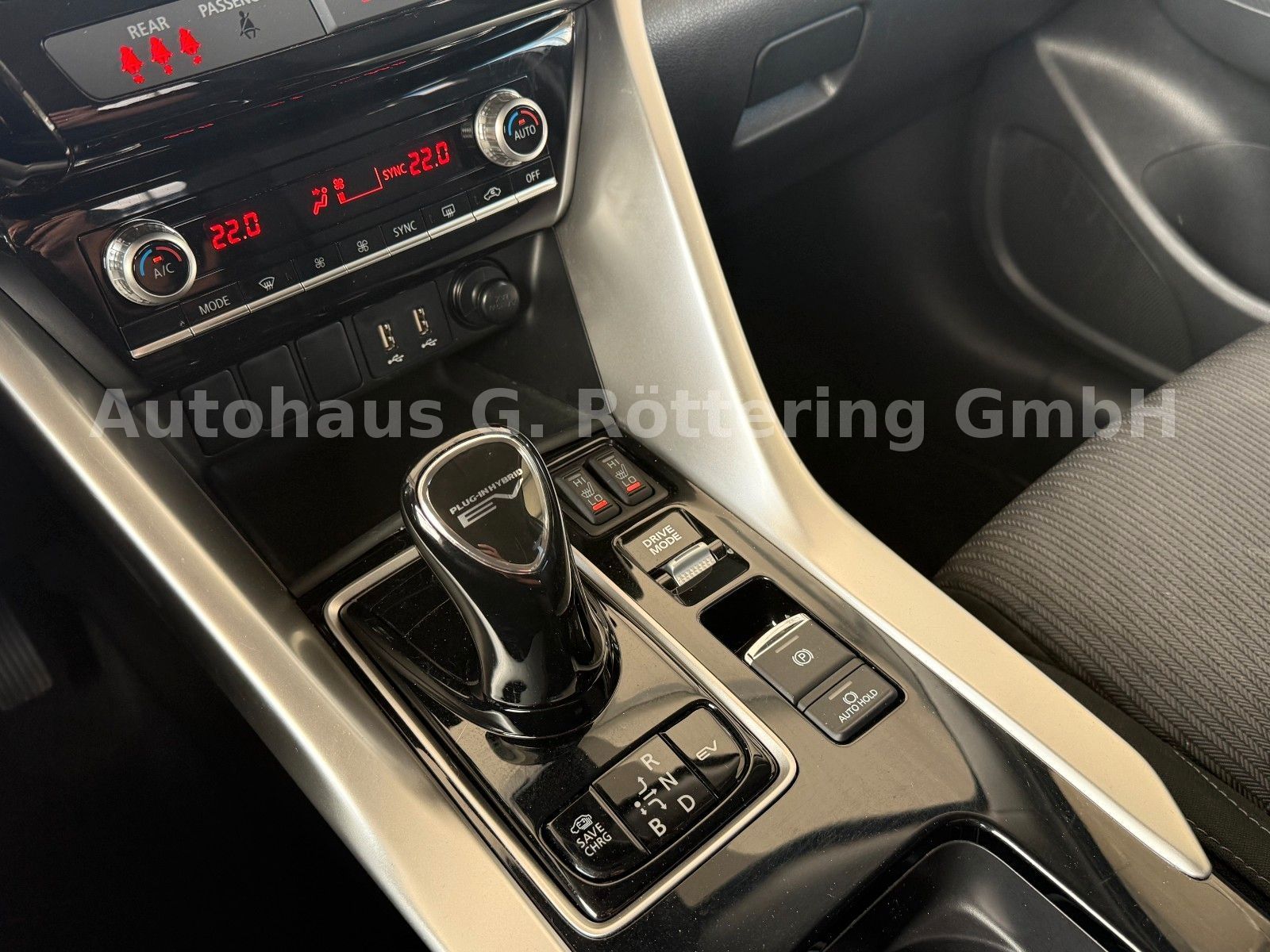 Fahrzeugabbildung Mitsubishi Eclipse Cross 2.4 PHEV 4WD +Kam +BT +SHZ +SOH97%