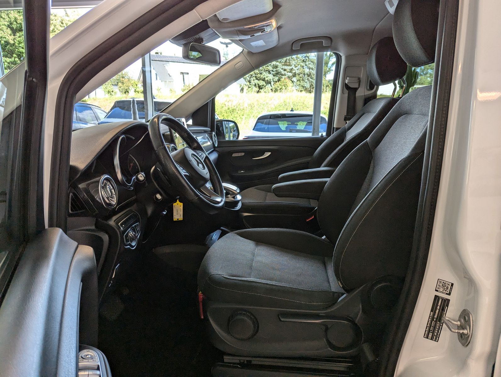 MERCEDES-BENZ V 250 d AMG EDITION lang Pano LED Kamera - Image 10