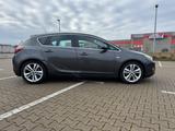 Opel Astra J Lim. 5-trg. Sport - Opel Astra aus 2011: J