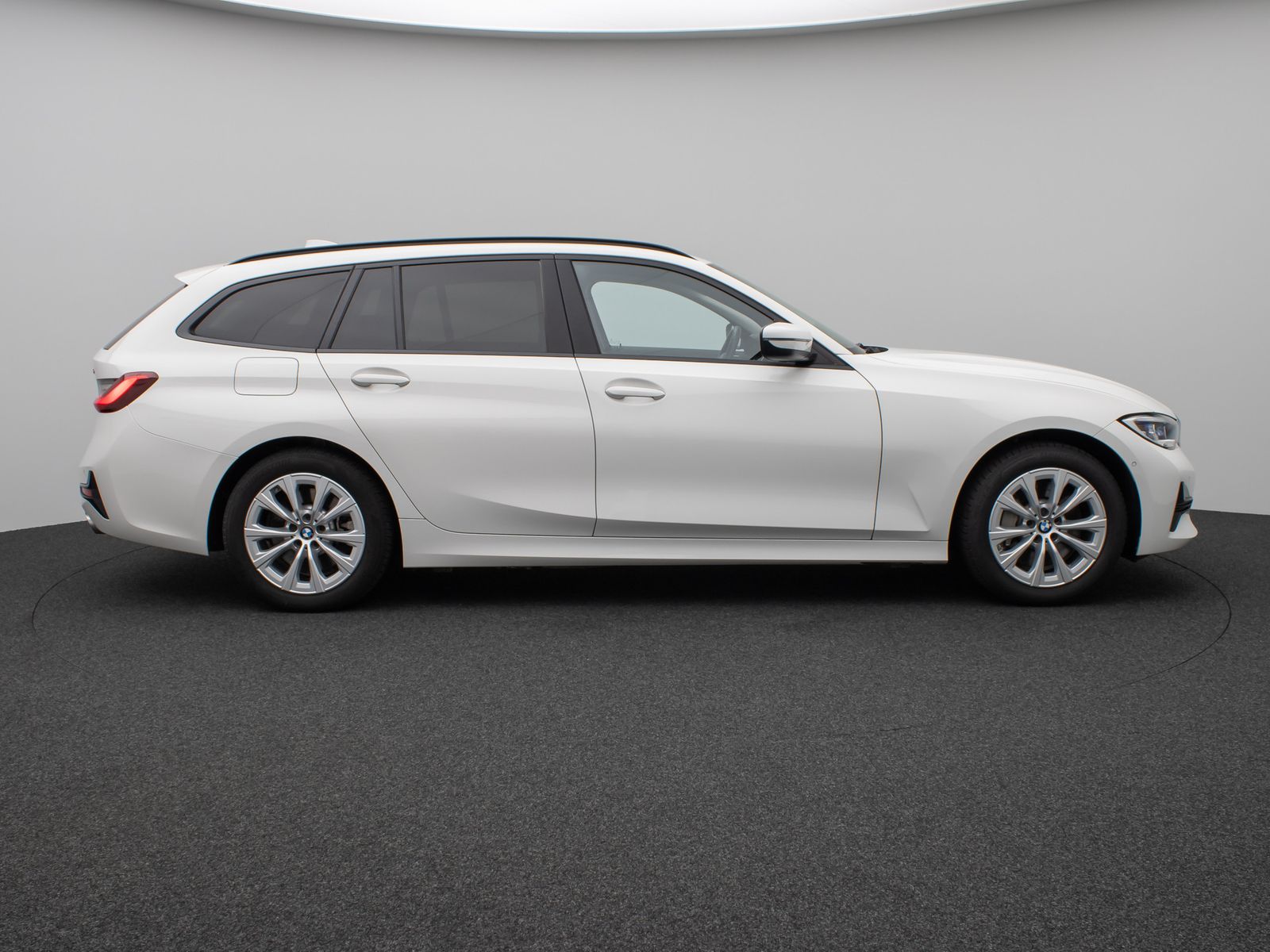 Fahrzeugabbildung BMW 330e Panorama Laser HUD DAB H/K Komfort Alarm