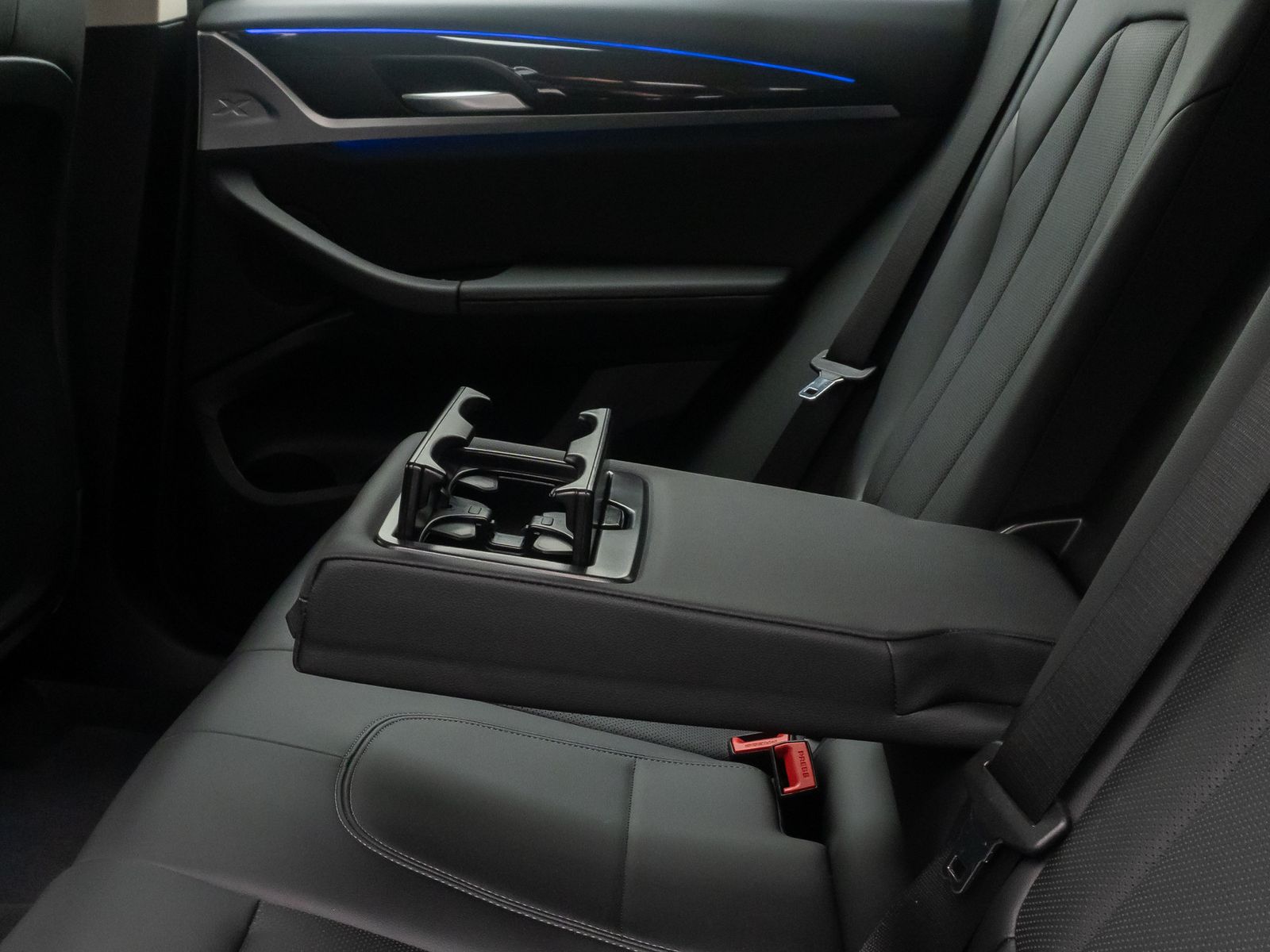 Fahrzeugabbildung BMW X3 xD20d AHK Kamera DAB Leder Sportsitz 18Zoll