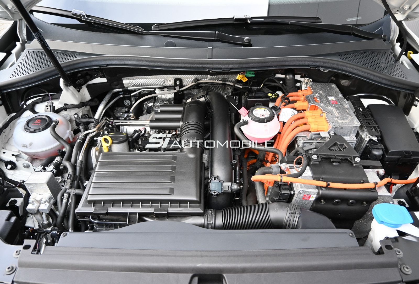 Fahrzeugabbildung Volkswagen Tiguan 1.4 eHybrid DSG Life °ACC°AHK°PANO°KAMERA