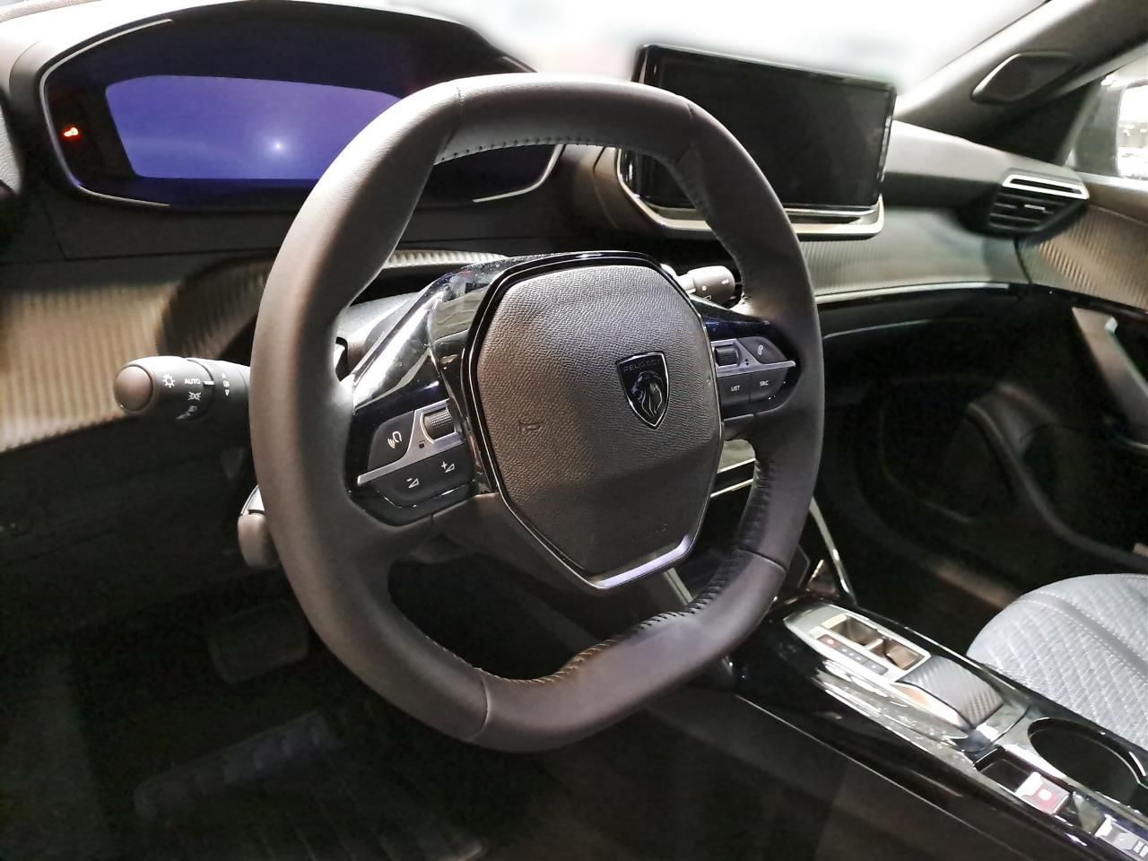 Fahrzeugabbildung Peugeot 2008 Allure Pure Tech 130 Automatik