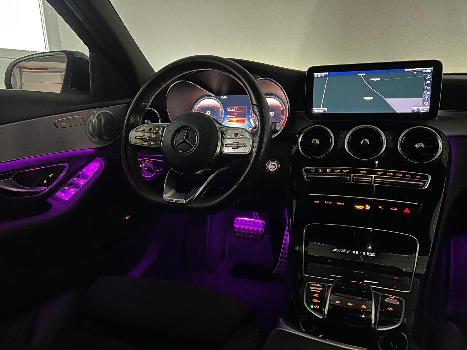 Fahrzeugabbildung Mercedes-Benz C 300 Lim. AMG-LINE/360*/BURMESTER/WIDESCREEN