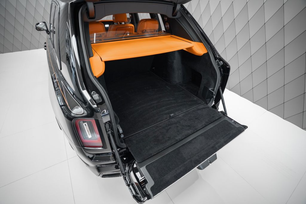 Cullinan BLACK BADGE 2026 BLACK/ORANGE 4 SEATS - Bild 28