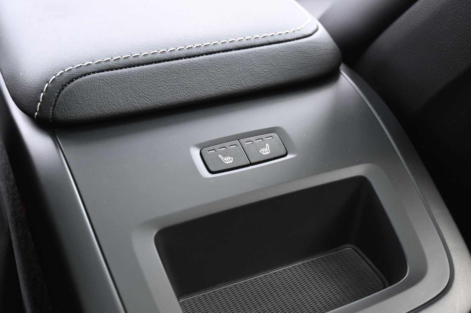 Fahrzeugabbildung Volvo XC60 B4 D Plus Dark*STDHZG*PANO*360°*ACC