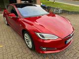 Tesla Model S 75D - - rote Tesla Model S
