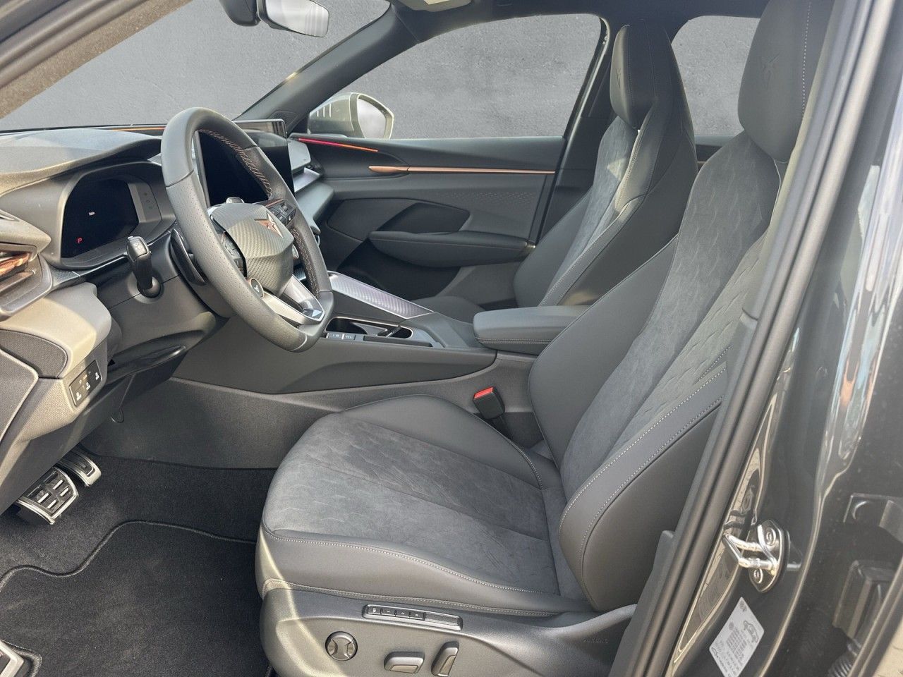 Fahrzeugabbildung CUPRA Terramar 1.5 e-HYBRID 204 PS 6-Gang-DSG - mit KI generiert/bearbeitet