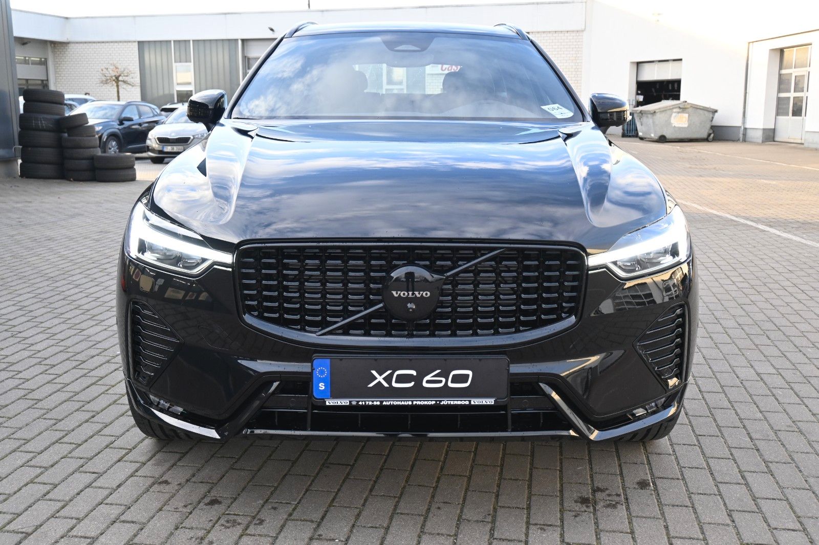Fahrzeugabbildung Volvo XC60 B5 AWD Plus Black Edition*H&K*360°*ACC*AHK