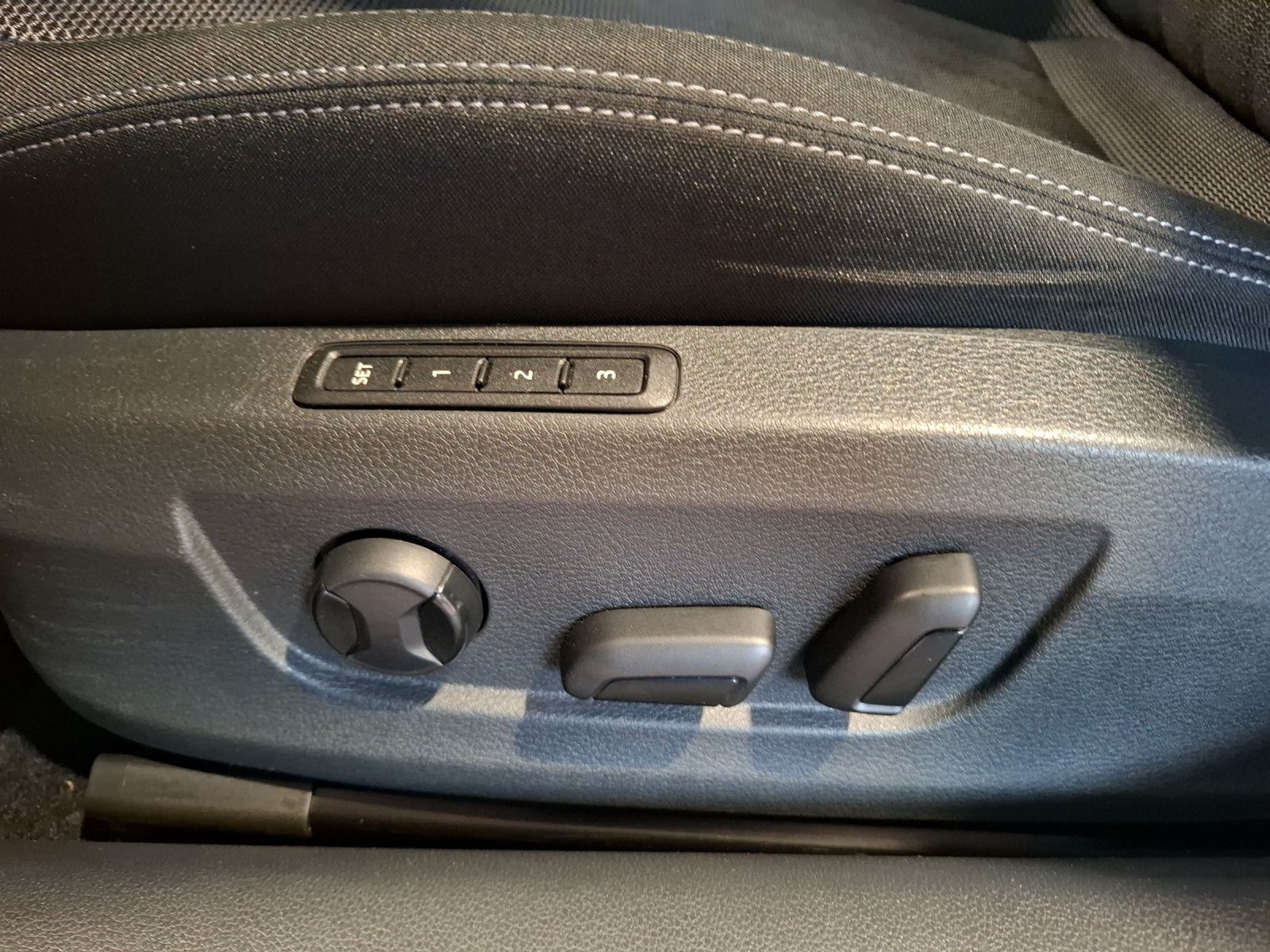 Fahrzeugabbildung SKODA Superb Combi TSI Style DSG Matrix AHK Navi AID b