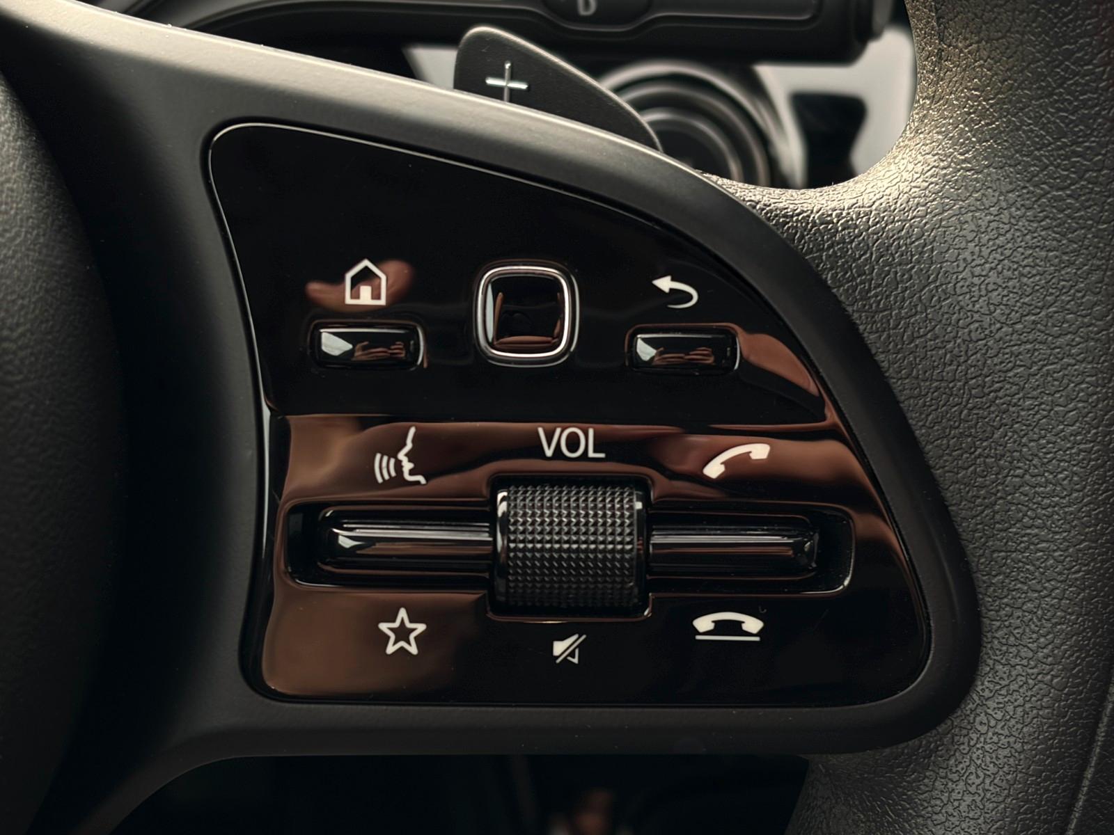 Mercedes-Benz CLA 180 SB SHZ LKA TEMP MBUX Navi Wifi CarPlay, миниатюра 19