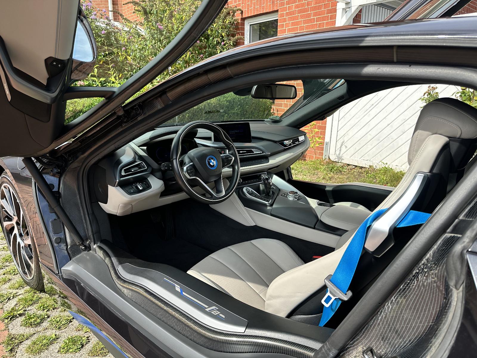 BMW i8 Pure Impulse Vollled., HUD, Harm./Kardon, 20"