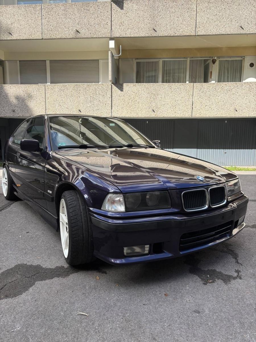BMW 323
