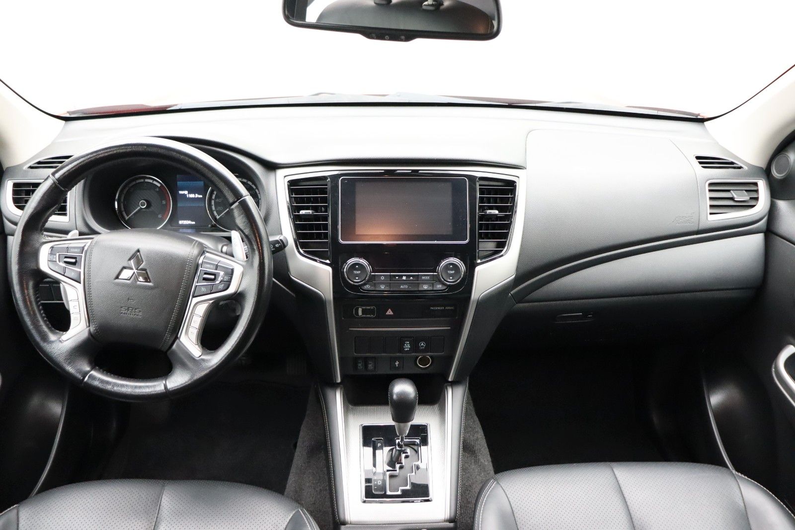 Fahrzeugabbildung Mitsubishi L200 TOP 2,2 DI-D AT DoKa 4WD