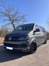 Volkswagen T6 Caravelle LR - graue Volkswagen T6 Caravelle
