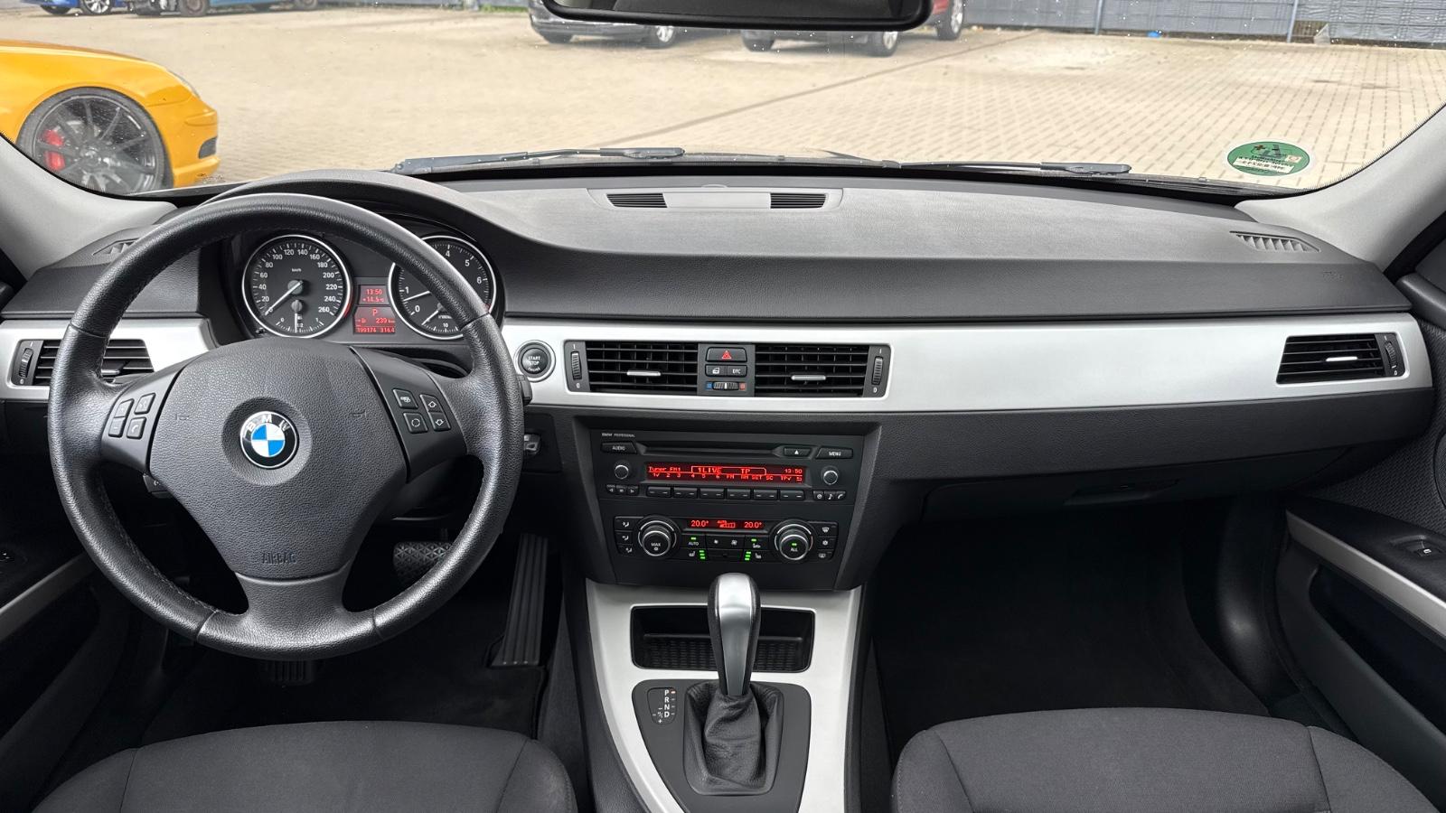 BMW 325i BERLINE 218CH