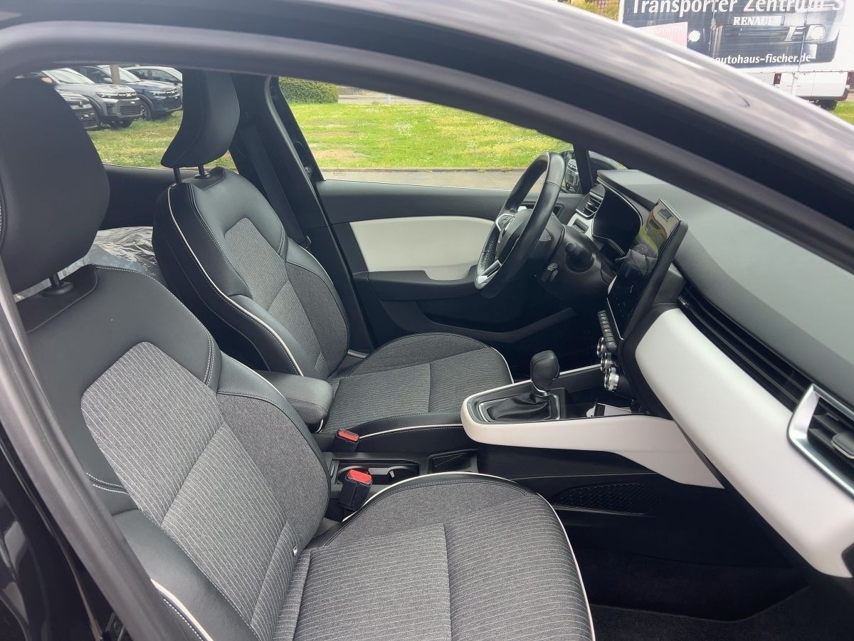 Fahrzeugabbildung Renault Clio TECHNO TCe 90 X-tronic Kamera Navi Kamera