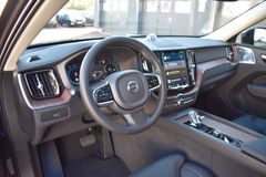 Fahrzeugabbildung Volvo XC60 B5D AWD Ultimate Dark*PANO*STHZ*360*B&W*22"