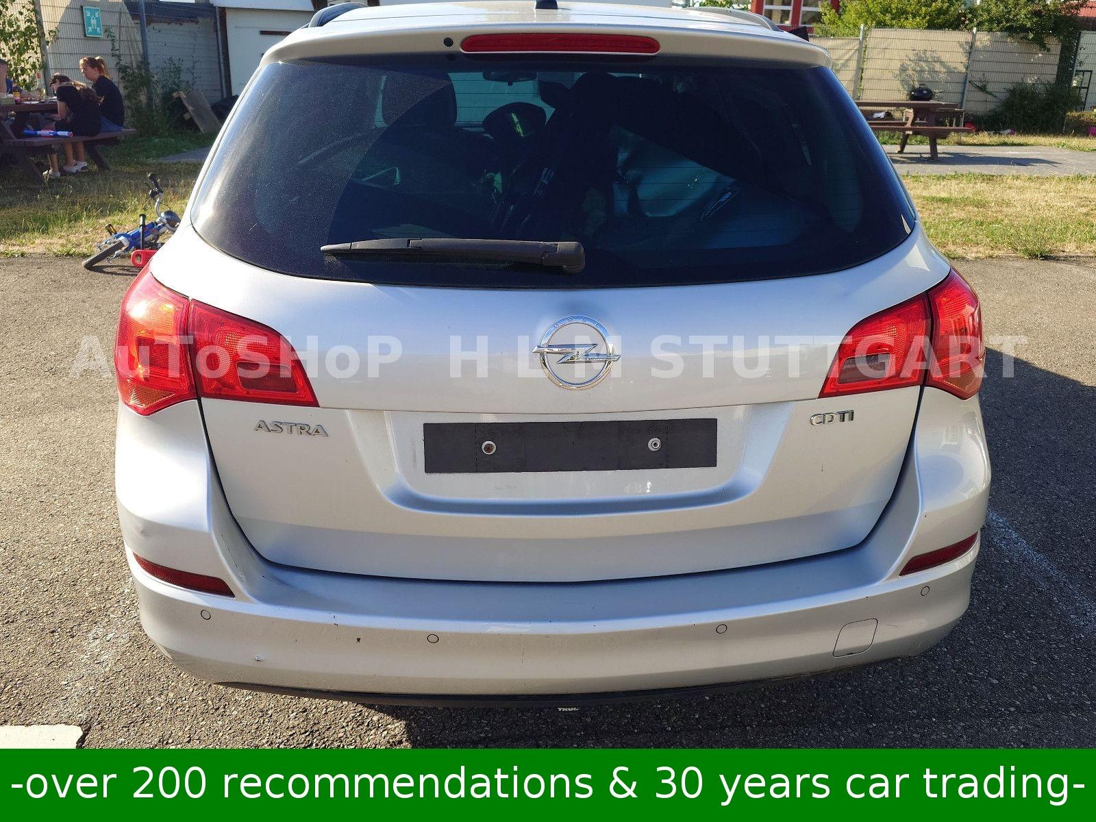 Opel Astra 2011 — photo 11