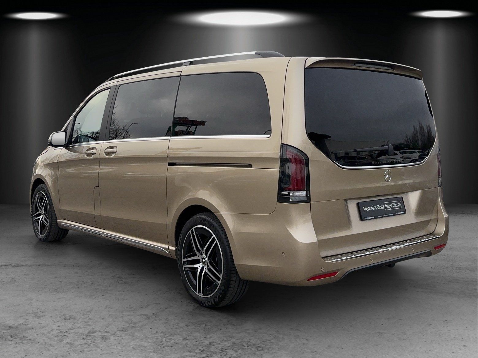 Fahrzeugabbildung Mercedes-Benz V 300 d L 4M EXCLUSIVE AMG AIRMATIC AHK Standhzg