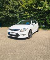 Hyundai  i30 1.4 Edition Plus | TÜV 12.2026 - Hyundai i30 Edition20 mit Benzin-Antrieb