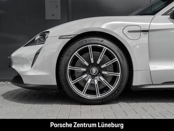 صورة 9 لـ 2022 Porsche TAYCAN