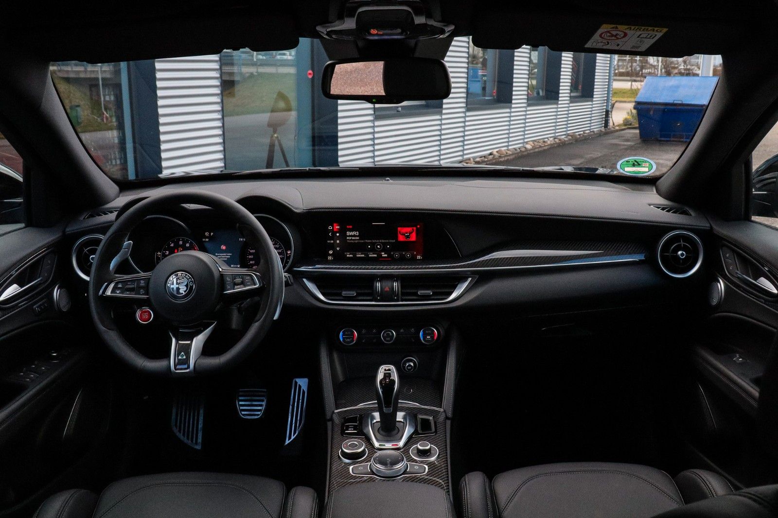 Fahrzeugabbildung Alfa Romeo Stelvio Quadrifoglio*Panorama*Leder*H&K*Kamera*
