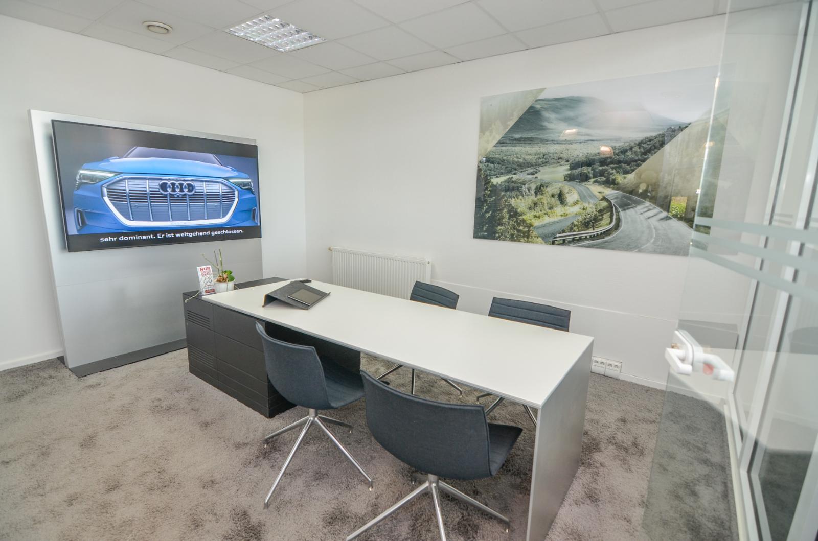 showroom-image-top