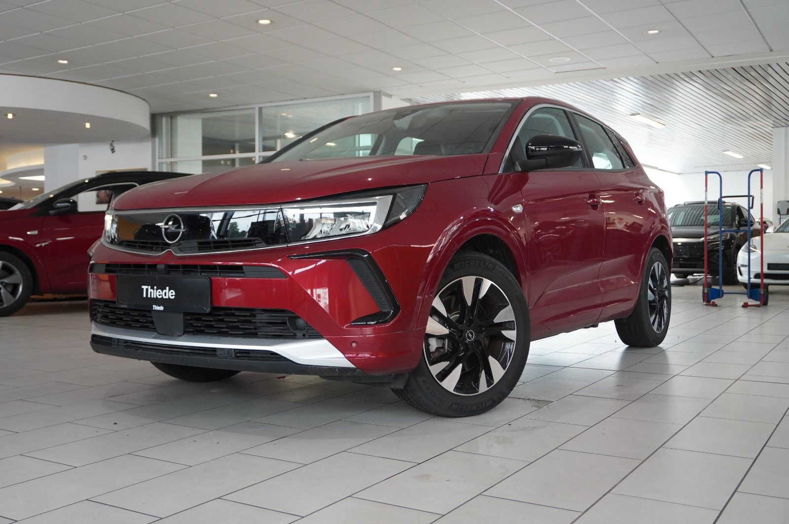 Fahrzeugabbildung Opel Grandland (X) 1.6T EDITION HYBRID NAVI/LED/VIRT.