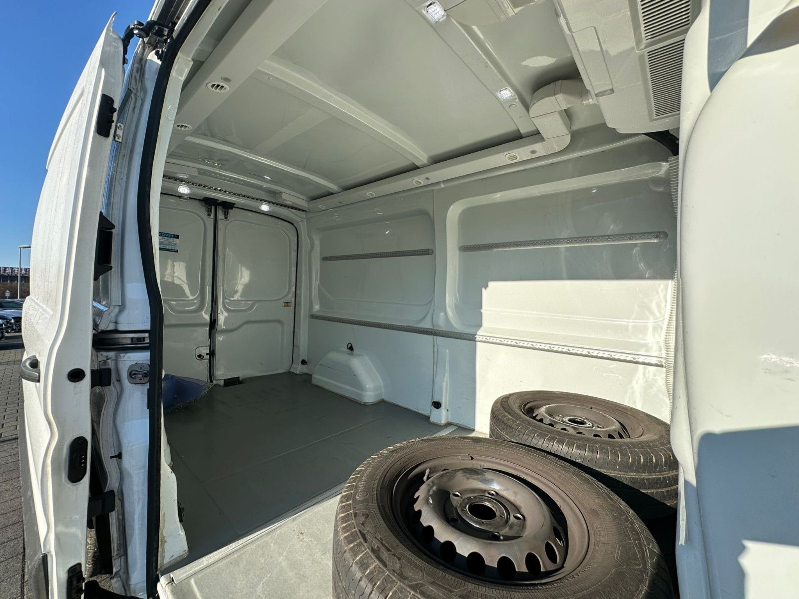 Fahrzeugabbildung Ford TRANSIT 350 L3H2 *AUTOM*LADEFLÄCHE klimatisiert