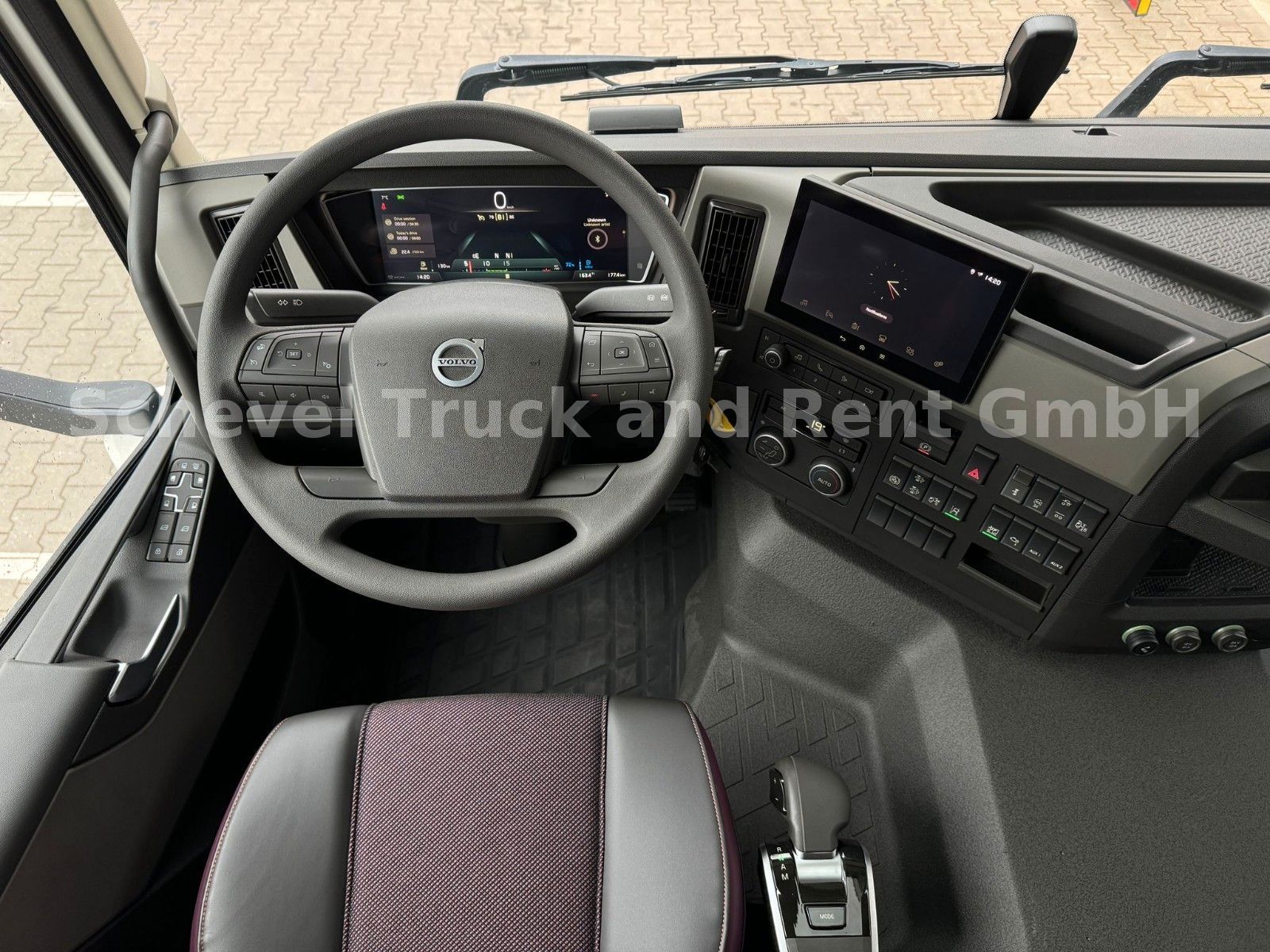 Fahrzeugabbildung Volvo FM 330 6x2 Doppelkabine Fahrgestell ADR