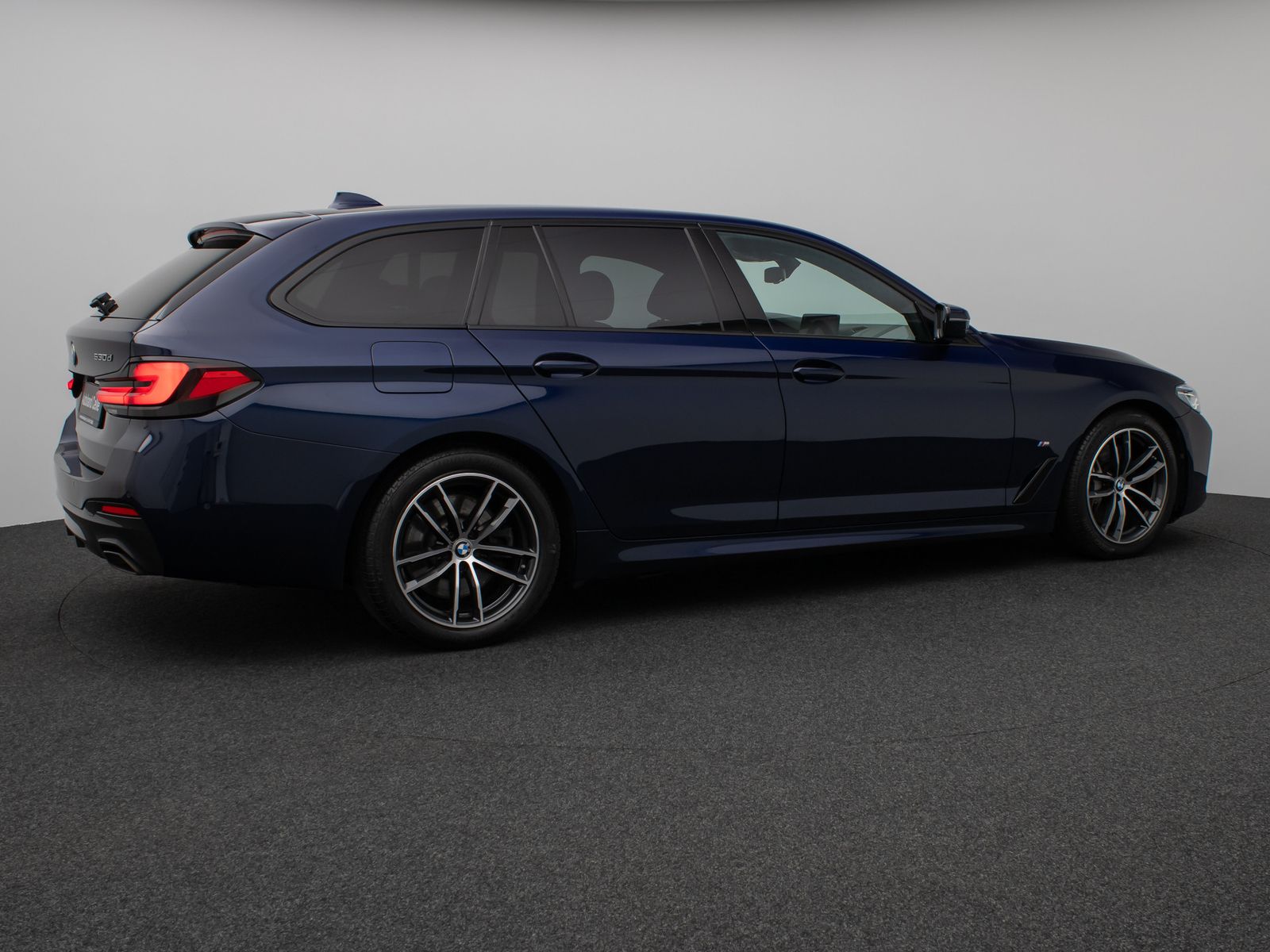 Fahrzeugabbildung BMW 530d M Sport Laser HUD DAB Komfort Alarm 18Zoll