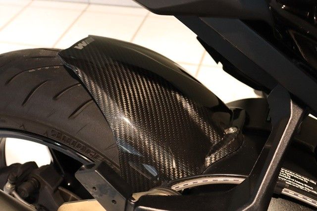 Fahrzeugabbildung BMW S1000XR mit Tieferlegung, Carbon & Frästeile