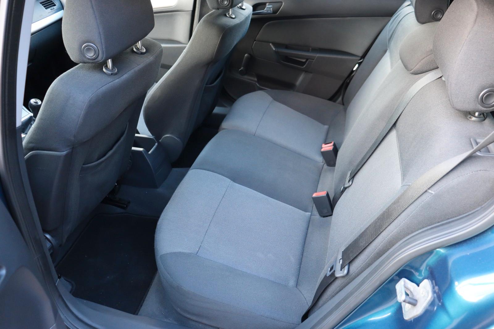 Opel Astra 2007 — photo 11
