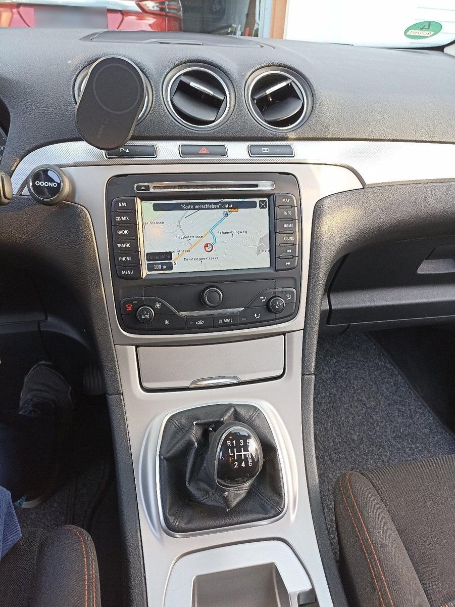 Ford S-MAX 2011 — photo 15