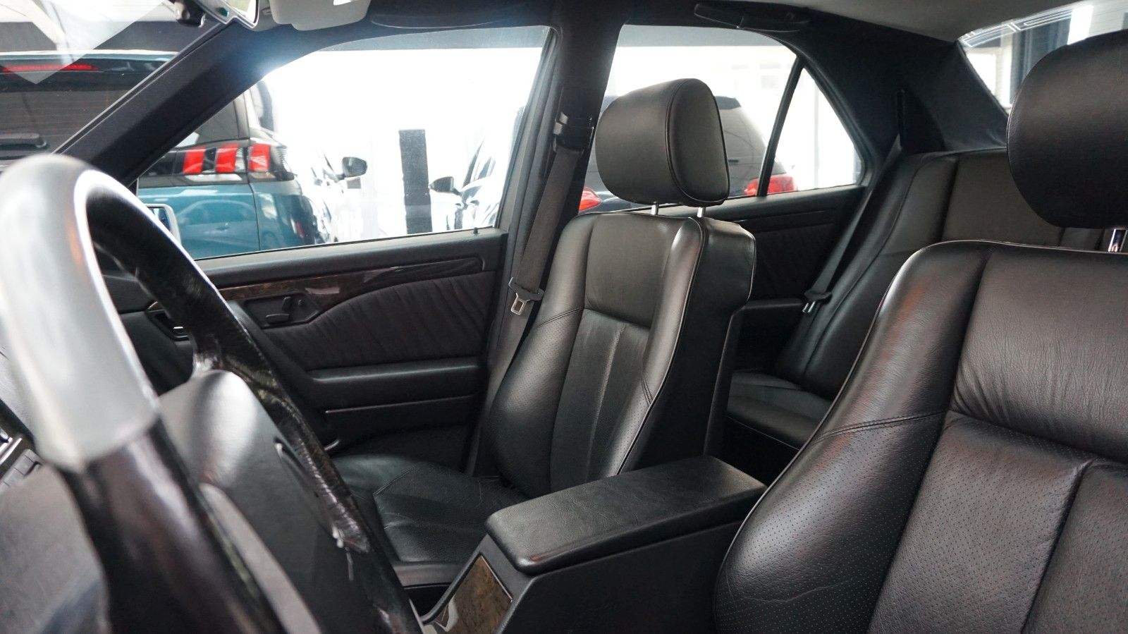 Fahrzeugabbildung Mercedes-Benz C 36 AMG aus deutscher Sammlung.