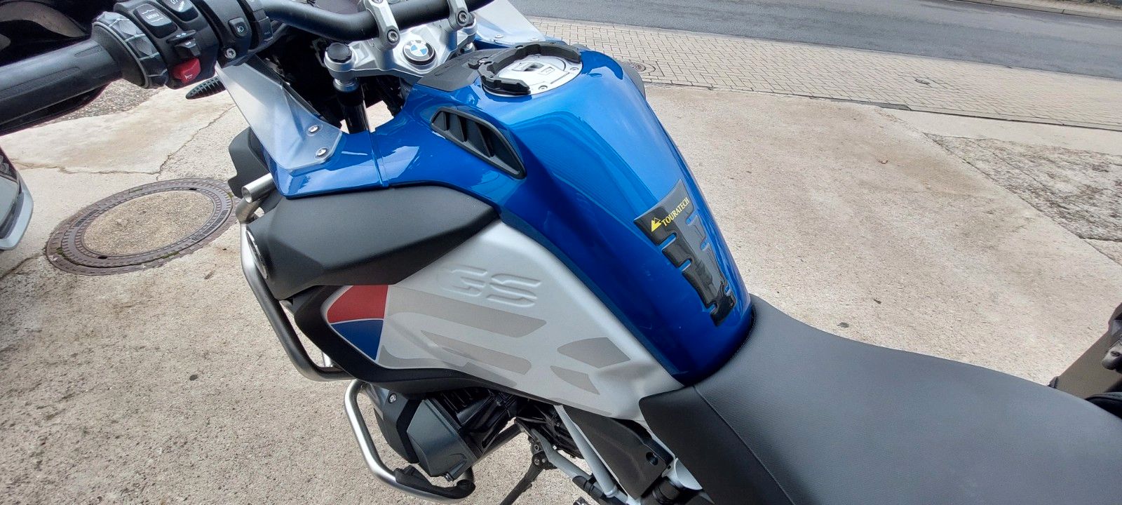 Fahrzeugabbildung BMW R 1250 GS ADV  HP Voll inkl 3 Koffer + Zub