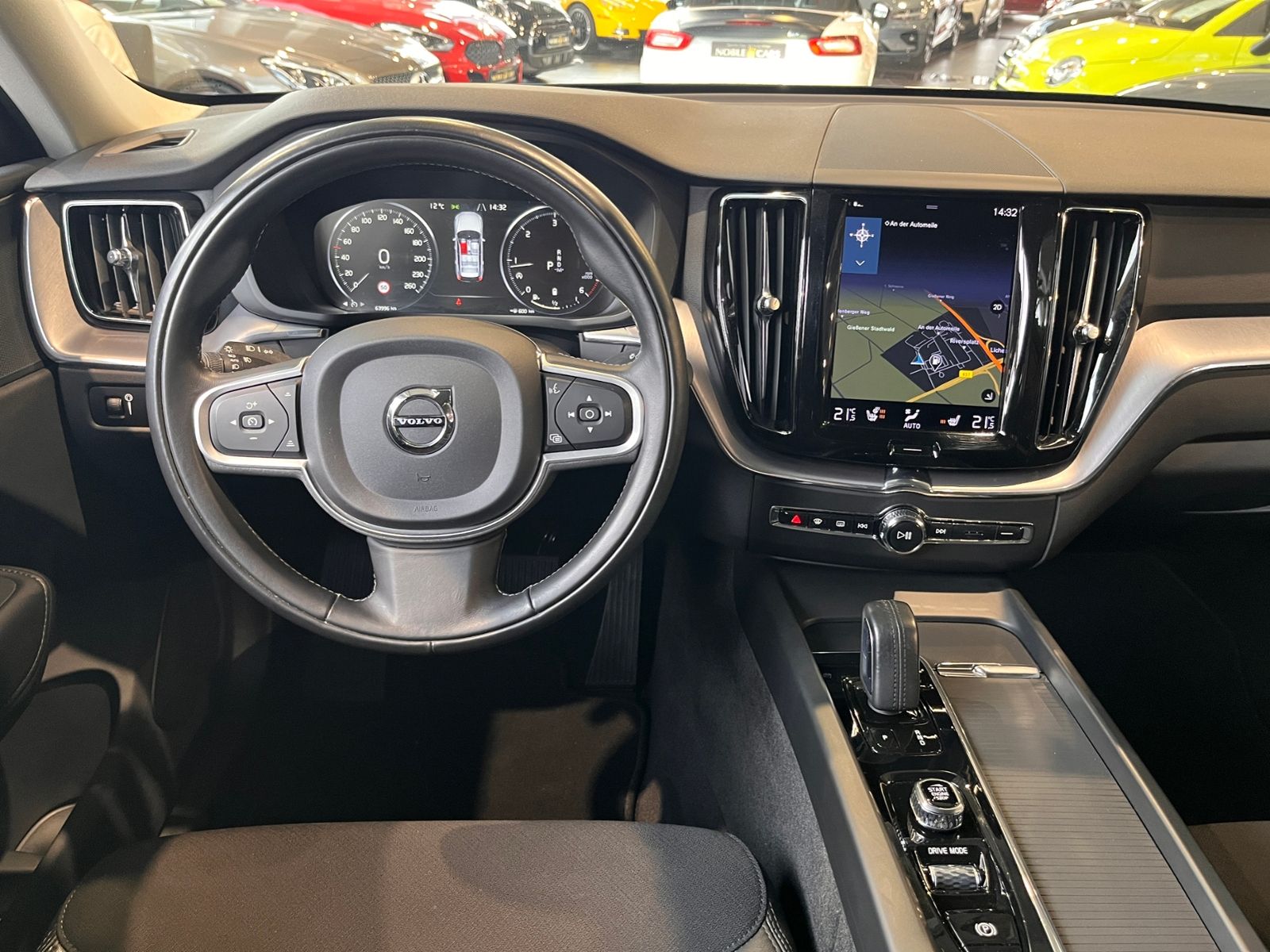 Fahrzeugabbildung Volvo XC60 Momentum Pro 2WD AHK LED NAV RFK 18"