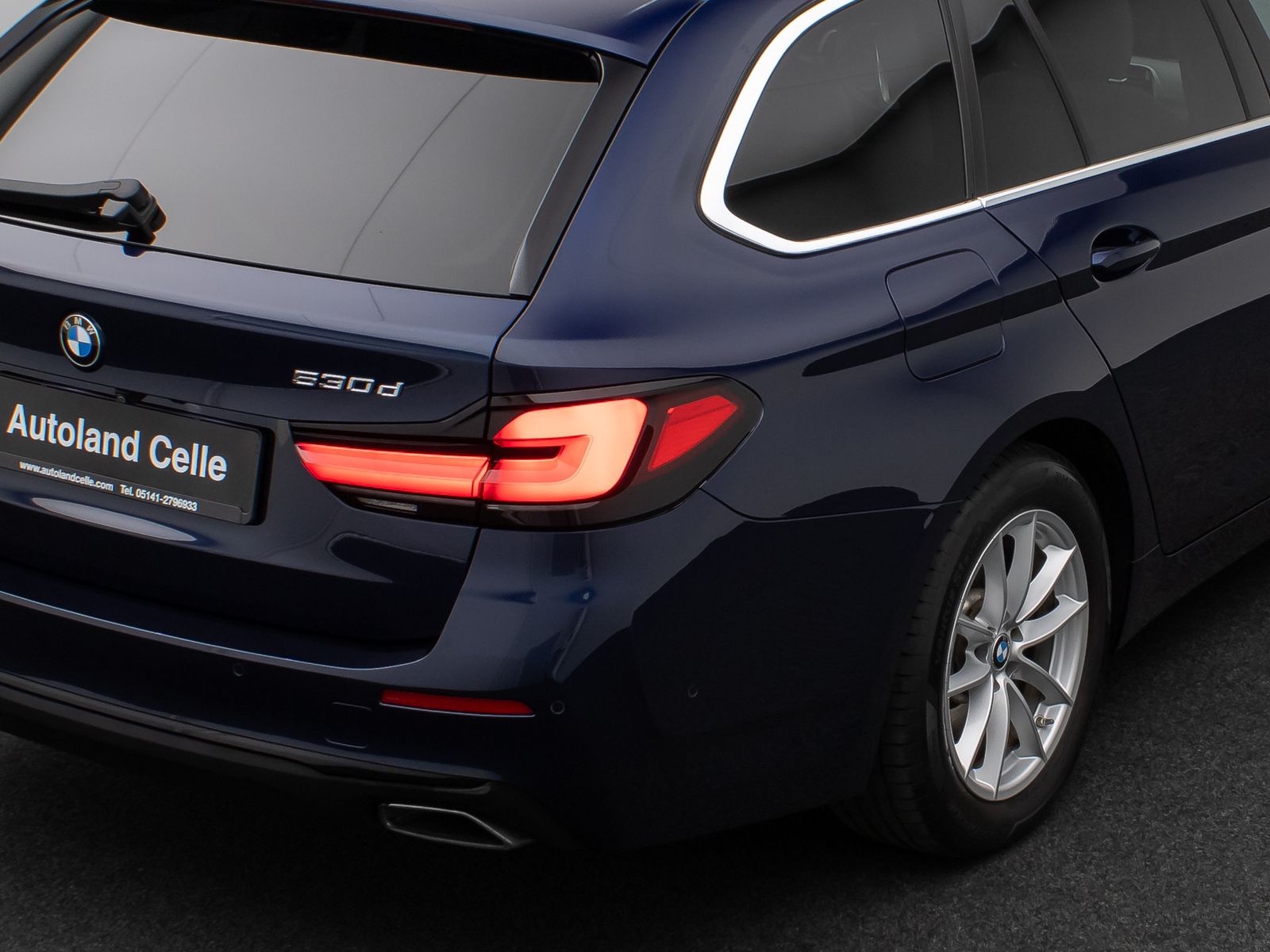 Fahrzeugabbildung BMW 530d xD Panoram Kamera HUD DAB HiFi SoftCl Sport