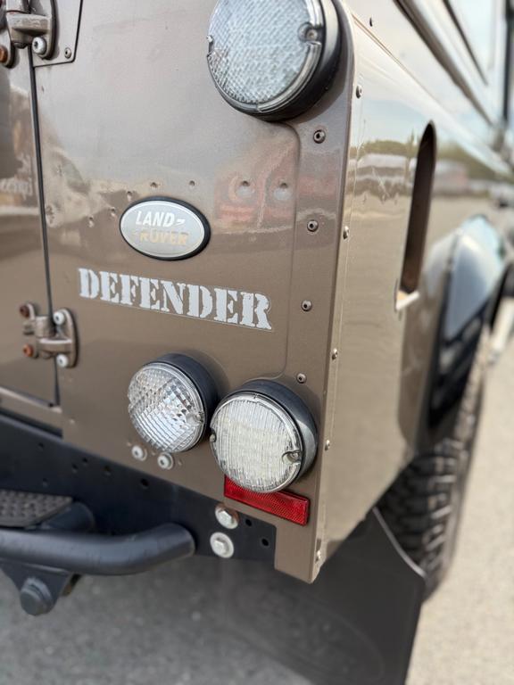 Land Rover Defender