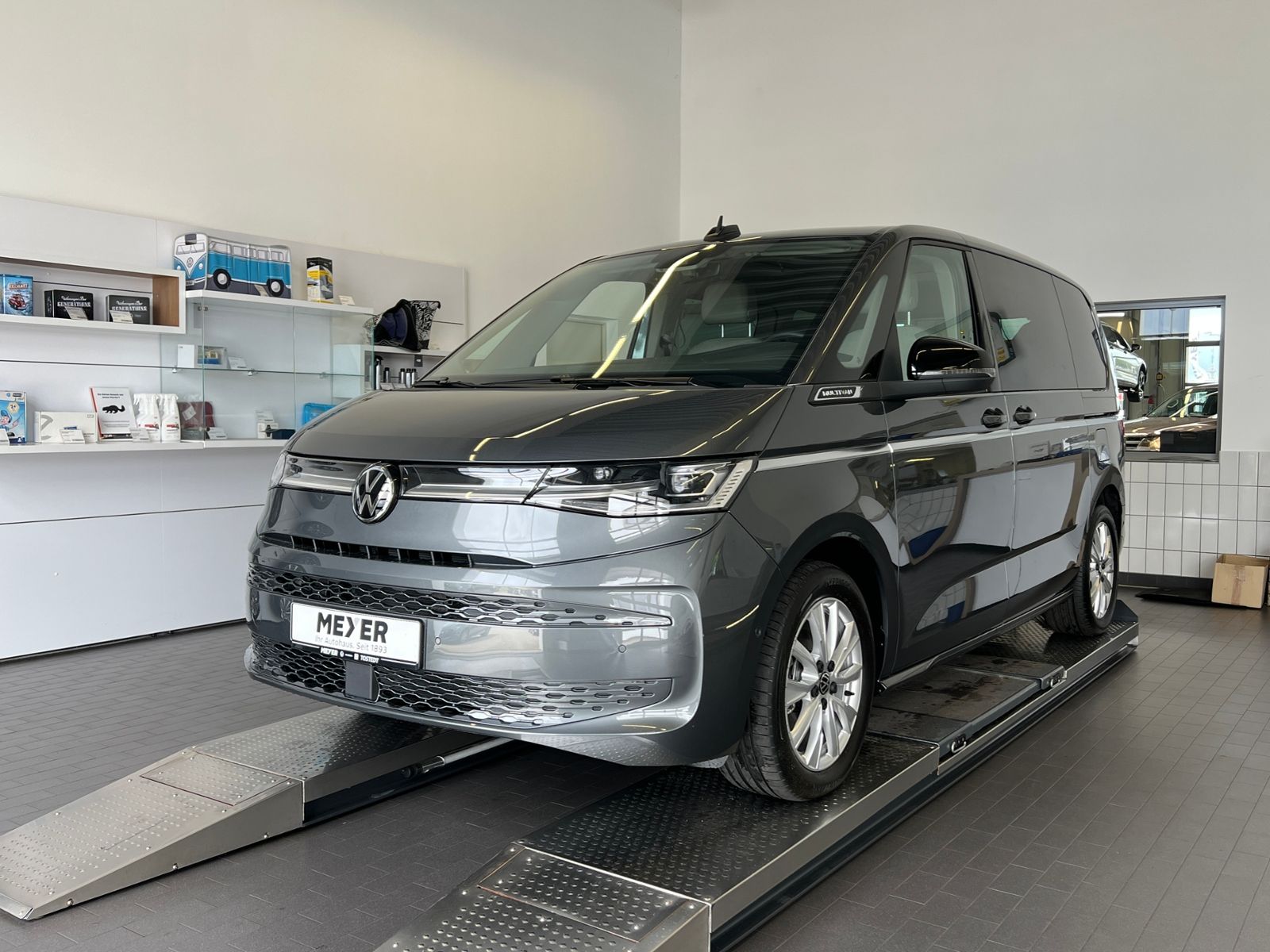 Fahrzeugabbildung Volkswagen Multivan T7 Style 2.0 TDI DSG *AHK, IQ.Light, Pa