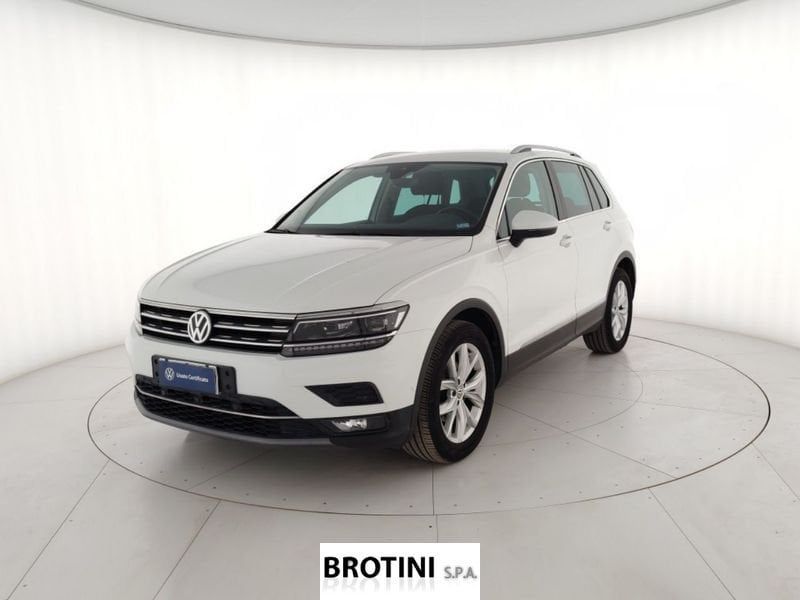 Volkswagen Tiguan - 1