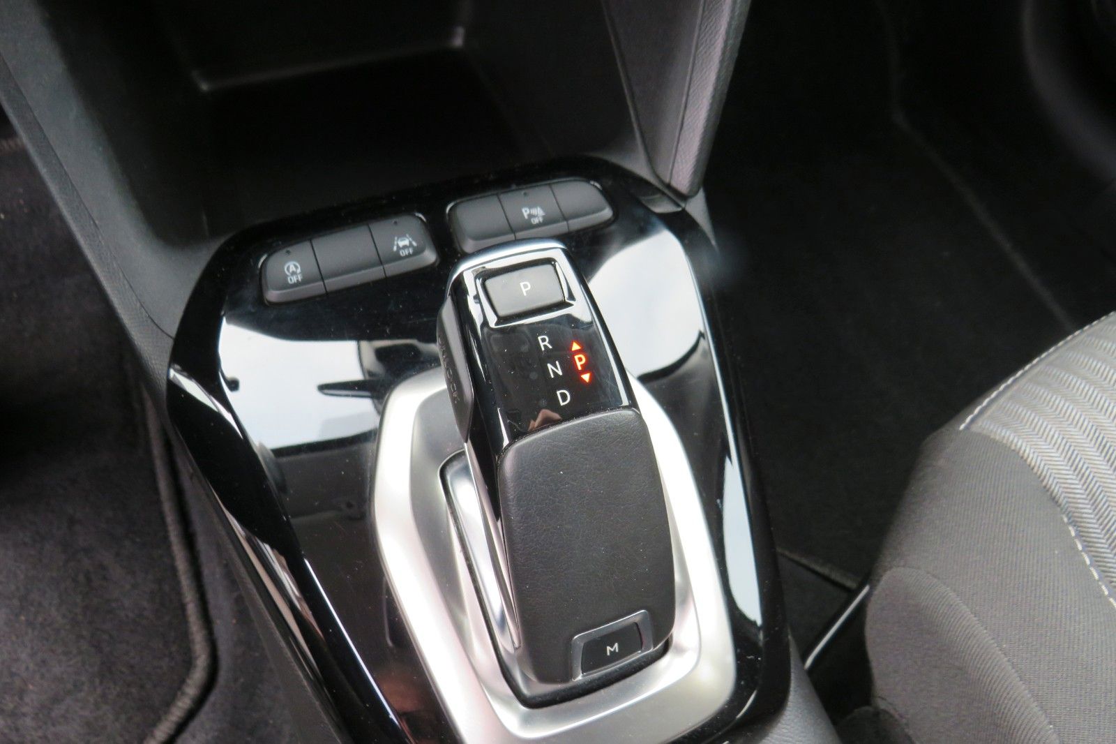 Fahrzeugabbildung Opel Corsa F Edition AUTOMATIK NAVI SITZH. PDC 1.HD
